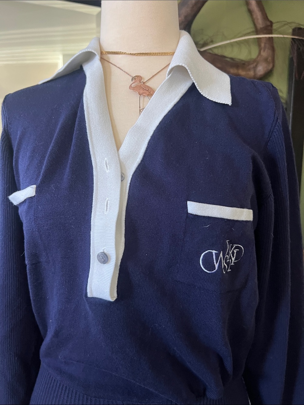 WISKII Sleek V
Neck Polo Playsuit/romper
Size M Brand - Picture 6 of 11